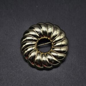 AJC Ribbed Donut Circle Brooch Gold Tone Vintage Jewelry